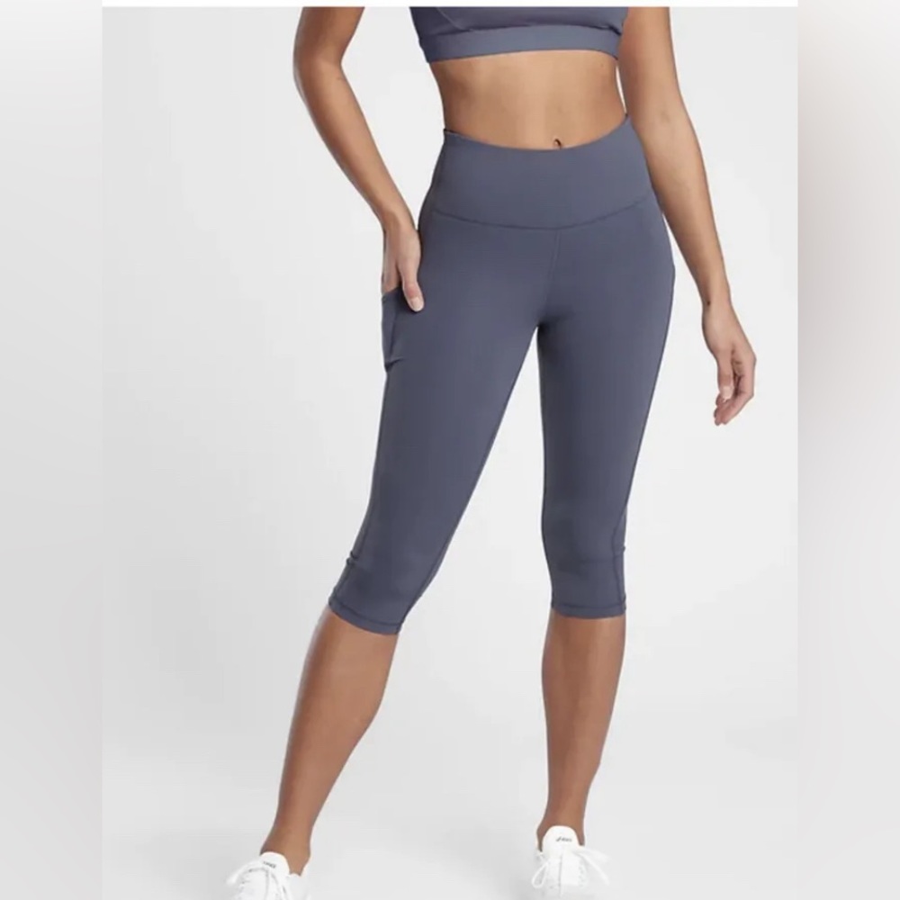 Athleta Ultimate Stash Crop Size Small Medieval Violet